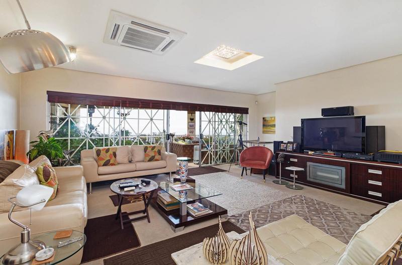 3 Bedroom Property for Sale in Green Point Western Cape